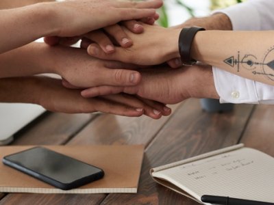 2025年注册香港公司怎么少走弯路？从注册资本到年审，新手一次搞懂