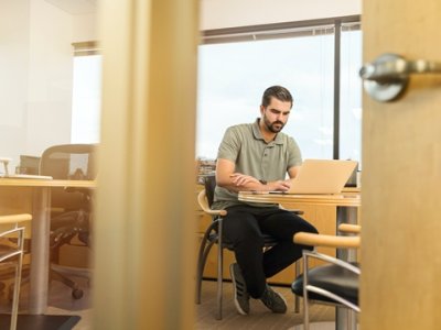 2025年中国投资者远程开美国银行账户最全攻略：机会与避坑指南