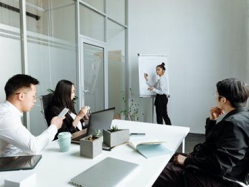 香港注册公司要什么条件？流程和费用全说清