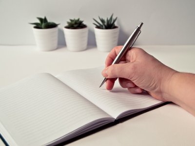 香港公司审计报告全攻略：什么时候做、选哪个版本、怎么看意见，还有内地投资者的机会